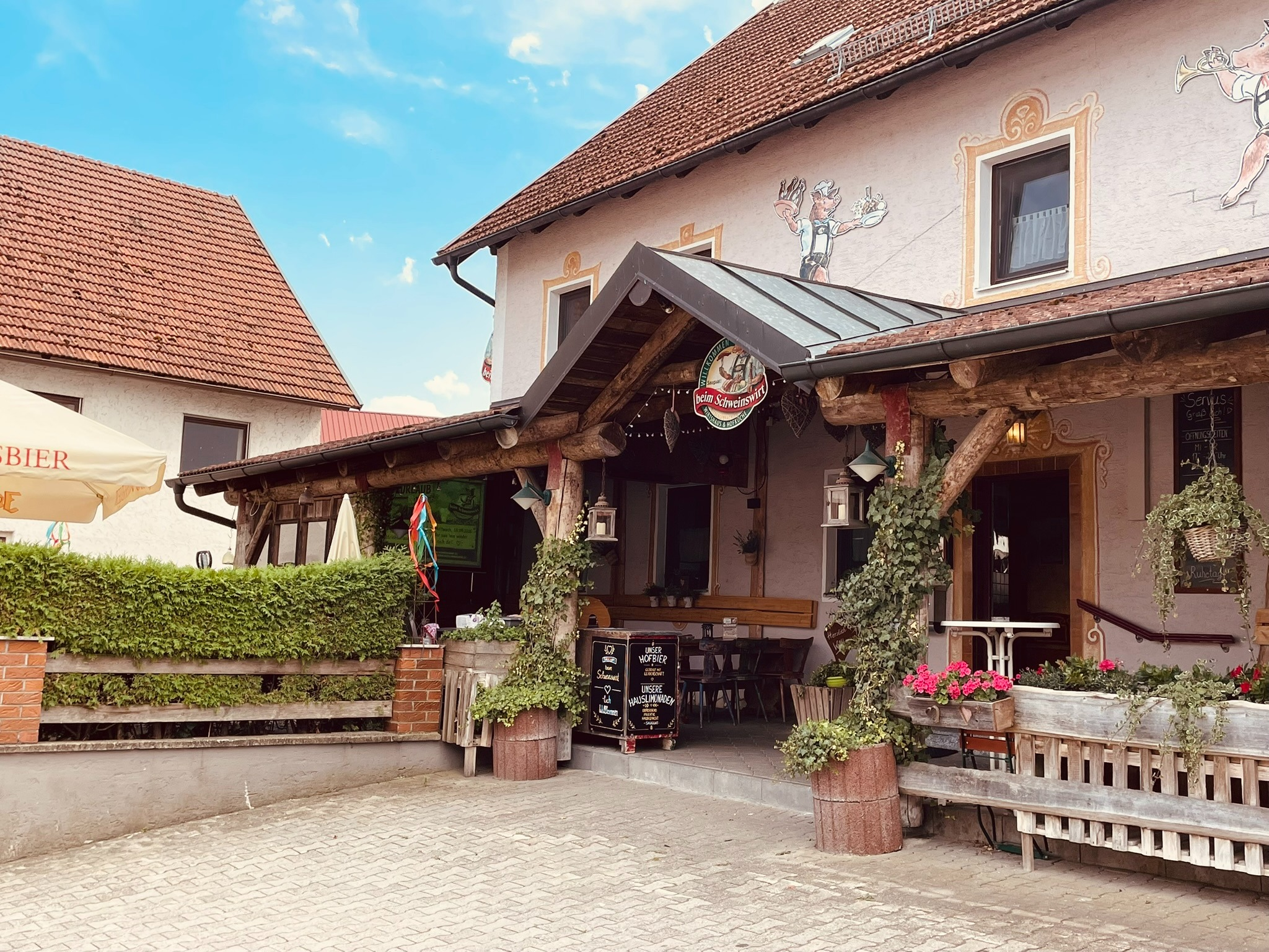 Außenansicht des Wirtshauses beim Schweinswirt